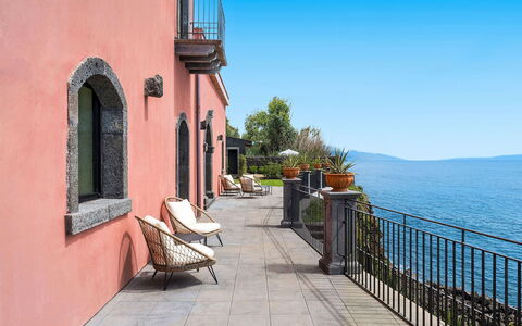 Villa Pozzillo: Meer, Küsten Und Ozeanische Forms, Küste, Ozean, Stuhl, Balkon, Zimmerpflanze, Blumentopf, Bucht