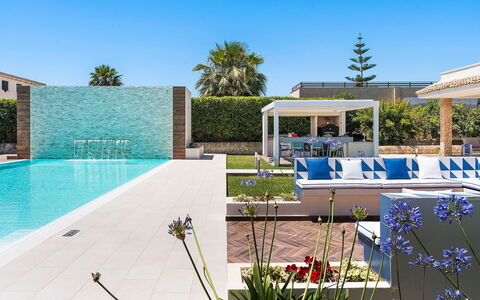 Villa Agorà: Schwimmbad, Resort, Verbundwerkstoff, Eco Hotel, Freizeit, Schatten, Hotel, Landscaping, Gartenmöbel, Villa