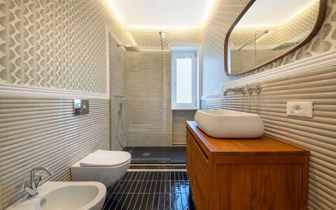 Casa Mario: Wand, Flooring, Interior Design, Armatur, Bad Sink, Badezimmer, Sinken, Fussboden, Decke, Zapfhahn