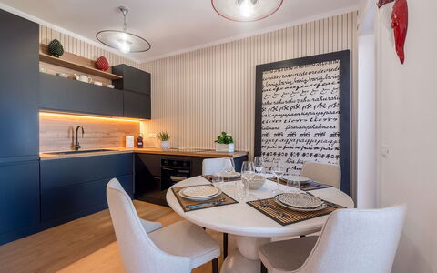 Casa Mario: Möbel, Interior Design, Wand, Flooring, Holz, Light Fixture, Decke, Zimmer, Küche, Fussboden