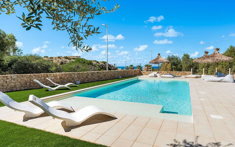 Villa Cornino: Blau, Schwimmbad, Resort, Verbundwerkstoff, Gartenmöbel, Freizeit, Eco Hotel, Schatten, Sonnenliege, Hotel