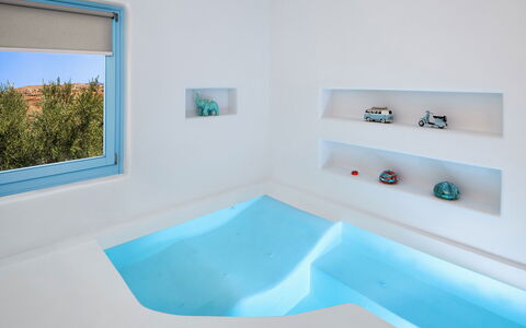 Villa Apanema: Blau, Interior Design, Decke, Verbundwerkstoff, Armatur, Schwimmbad, Badewanne, Design, Hotel, Gips
