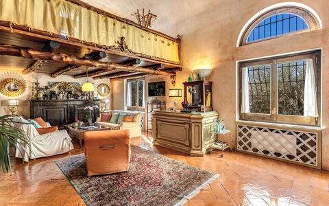 Villa Madonna di Costantinopoli: Wand, Möbel, Interior Design, Flooring, Zuhause, Beleuchtung, Fussboden, Couch, Stuhl, Wohnzimmer