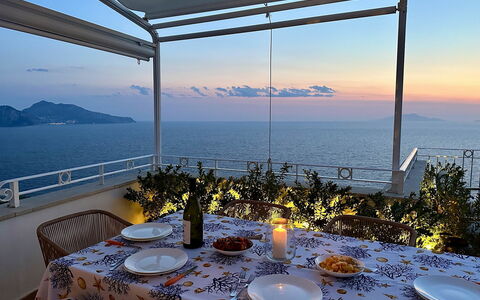 Casa Oscar: Gewässer, Möbel, Tabelle, Meer, Küsten Und Ozeanische Forms, Küste, Stuhl, Ozean, Resort, Schatten