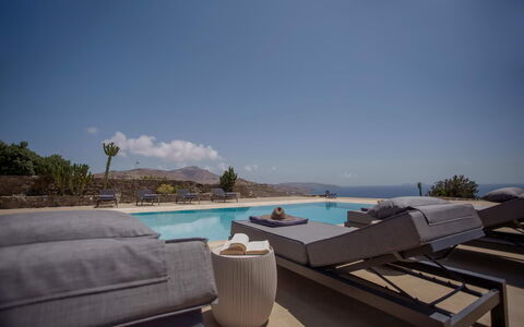Villa Talassa: Möbel, Gartenmöbel, Resort, Stuhl, Schwimmbad, Meer, Schatten, Küste, Sonnenliege, Eco Hotel