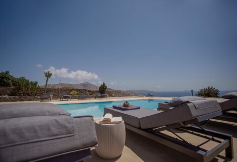 Villa Talassa: Möbel, Gartenmöbel, Resort, Stuhl, Schwimmbad, Meer, Schatten, Küste, Sonnenliege, Eco Hotel