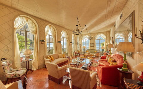 Villa Silva: Interior Design, Möbel, Zuhause, Decke, Zimmer, Stuhl, Couch, Wohnzimmer, Villa, Formen