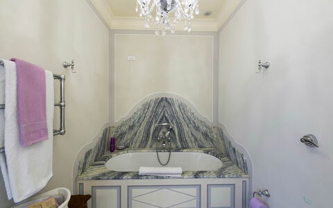 Villa Silva: Interior Design, Armatur, Badewanne, Zapfhahn, Installation, Badezimmer, Zuhause, Decke, Formen, Fliese