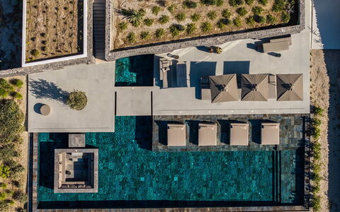 Villa Kallisti: Natürliches Material, Schwimmbad, Hof