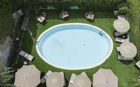 Villa Senio: Schwimmbad, Resort, Gartenmöbel, Hotel, Regenschirm, Stuhl, Boutique Hotel, Thermae
