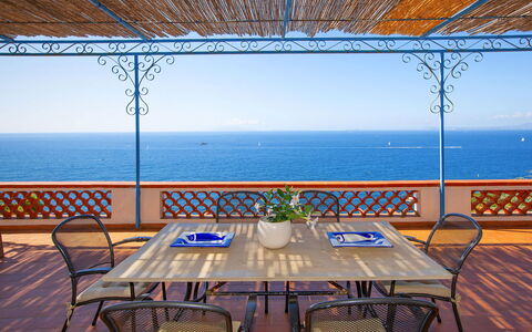 Sea Scent: Blau, Möbel, Meer, Ozean, Stuhl, Resort, Balkon, Gartenmöbel, Eco Hotel, Küche & Esszimmer Tisch