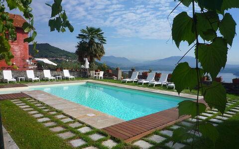 Mariuccia 1: Schwimmbad, Resort, Gartenmöbel, Eco Hotel, Regenschirm, Freizeit, Gebirge, Hazienda, Ferienort, Schatten