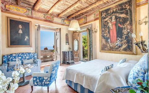 Villa San Giacomo: Möbel, Zuhause, Schlafzimmer, Linens, Stuhl, Bett, Villa, Hotel, Resort, Zimmerpflanze