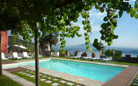 Mariuccia 3: Schwimmbad, Resort, Eco Hotel, Gartenmöbel, Gebirge, Schatten, Hazienda, Ferienort, Hotel, Grat