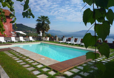 Mariuccia 3: Schwimmbad, Resort, Gartenmöbel, Eco Hotel, Regenschirm, Freizeit, Gebirge, Hazienda, Ferienort, Schatten