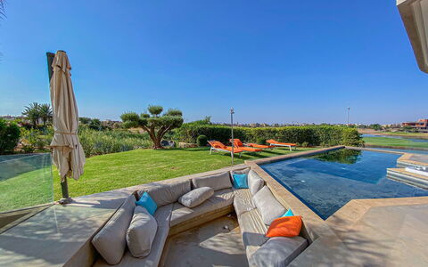 Villa Inaya: Schwimmbad, Resort, Garten, Landscaping, Estate, Kunstrasen, Rasen, Hazienda, Eco Hotel, Villa
