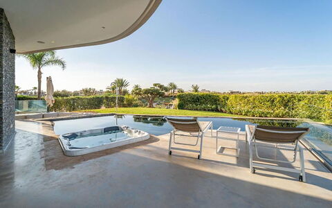 Villa Inaya: Schwimmbad, Resort, Garten, Landscaping, Gartenmöbel, Stuhl, Schatten, Water Feature, Eco Hotel