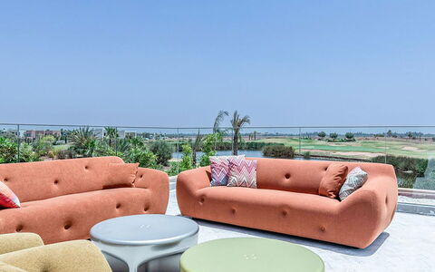 Villa Zaynab: Möbel, Couch, Wohnzimmer, Interior Design, Fussboden, Flooring, Komfort, Kaffetisch, Stuhl