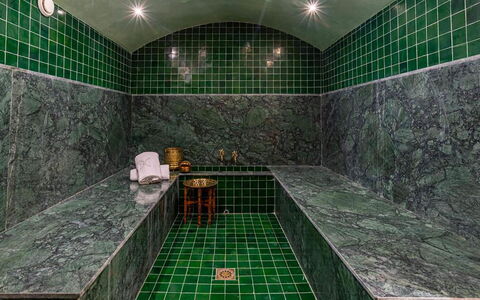 Villa Zaynab: Flooring, Fussboden, Fliese, Verbundwerkstoff, Armatur, Schwimmbad, Natürliches Material, Badewanne, Design, Installation