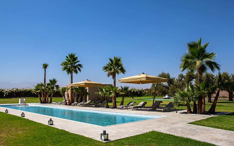 Villa Malika: Resort, Schwimmbad, Schatten, Eco Hotel, Landscaping, Rasen, Gartenmöbel, Villa
