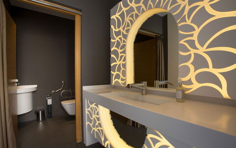 Villa Malika: Interior Design, Armatur, Zapfhahn, Installation, Bad Sink, Badezimmer, Sinken, Light Fixture, Spiegel, Design
