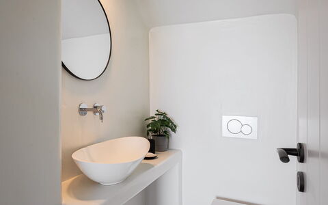 Villa Aspasia: Wand, Armatur, Interior Design, Badezimmer, Sinken, Zapfhahn, Flooring, Bad Sink, Installation, Fussboden