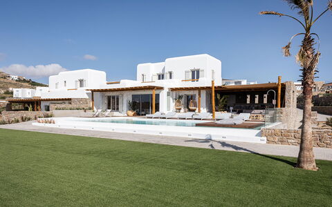 Villa Aspasia: Resort, Schwimmbad, Villa, Eco Hotel, Hotel, Küche & Esszimmer Tisch