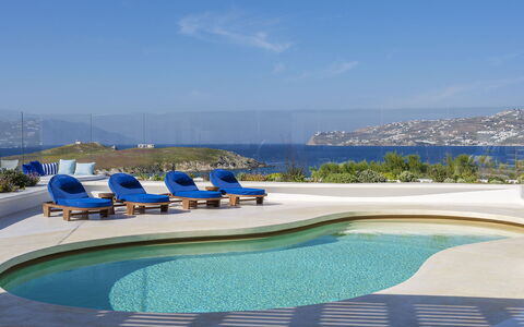 Villa Nikolas: Blau, Wasser, Gartenmöbel, Schwimmbad, Resort, Möbel, Regenschirm, Schatten, Stuhl, Eco Hotel