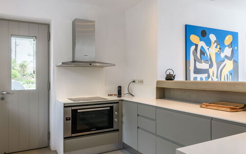 Villa Atlante: Küche, Countertop, Interior Design, Küchengerät, Cabinetry, Flooring, Möbel, Holz, Major Appliance, Haushaltsgerät