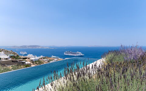 Villa Achille: Blau, Meer, Küste, Schwimmbad, Ferienort, Resort, Bucht, Strandresort, Villa