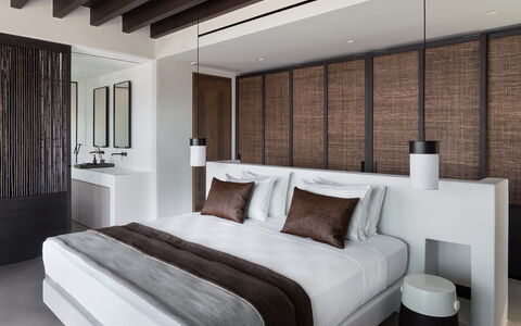 Villa Pegaso: Bett, Möbel, Interior Design, Schlafzimmer, Flooring, Fussboden, Holz, Bedding, Bettdecke, Zimmer