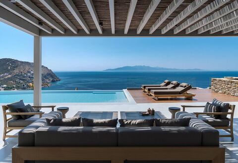 Villa Pegaso: Küsten Und Ozeanische Forms, Meer, Resort, Gartenmöbel, Schwimmbad, Ozean, Stuhl, Schatten, Küste