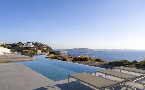 Villa Teseo: Schwimmbad, Meer, Küste, Bucht, Vorgebirge, Resort, Landspitze, Ferienort, Tropen
