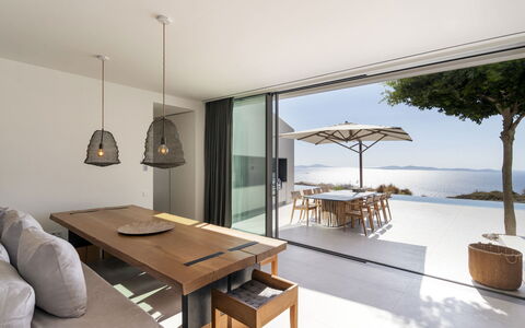 Villa Teseo: Möbel, Tabelle, Fussboden, Interior Design, Küche & Esszimmer Tisch, Stuhl, Flooring, Zuhause, Meer, Schatten