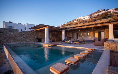 Villa Chimera: Schwimmbad, Resort, Gartenmöbel, Penthouse