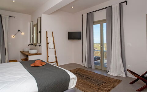 Villa Chimera: Möbel, Interior Design, Schlafzimmer, Bett, Zuhause, Fussboden, Stuhl, Zimmer, Linens, Bedding