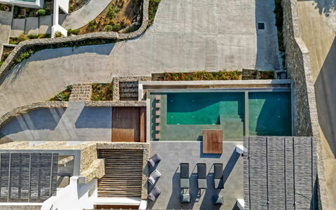 Villa Chimera: Verbundwerkstoff, Schwimmbad, Steinwand, Treppe