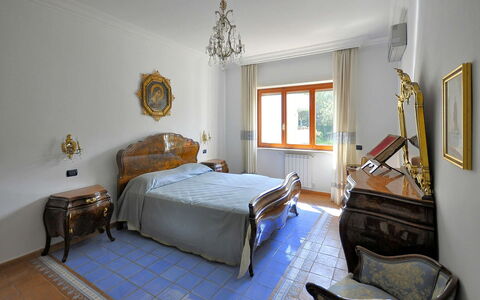 Apartment Bright: Interior Design, Schlafzimmer, Bett, Möbel, Zimmer, Bettdecke, Flooring, Bedding, Fussboden, Decke