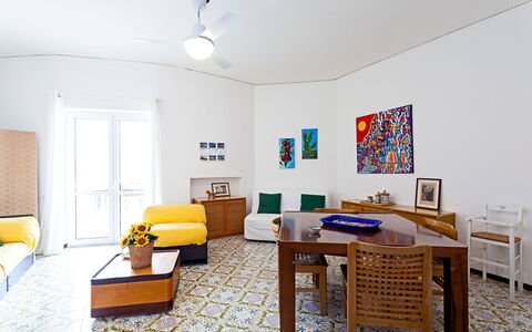 Apartment Snicher: Möbel, Flooring, Interior Design, Fussboden, Wand, Zimmer, Decke, Wohnzimmer, Tabelle, Beleuchtung