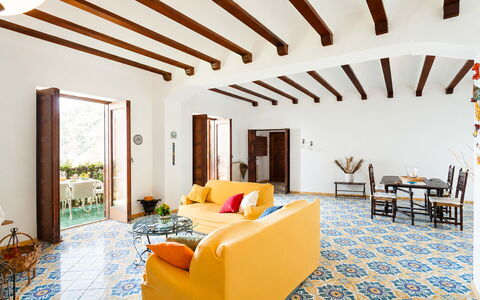 Casa Annalu: Flooring, Möbel, Fussboden, Interior Design, Zuhause, Tür, Decke, Stuhl, Zimmer, Wohnzimmer