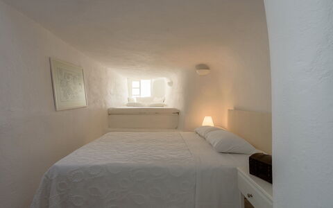 Casa Daphne: Wand, Schlafzimmer, Bedding, Bett, Bettdecke, Kissen, Bettrahmen, Hotel, Gips, Dekokissen