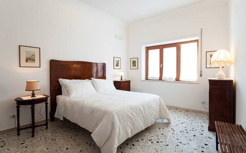 Casa Gina: Flooring, Wand, Fussboden, Interior Design, Holz, Möbel, Decke, Bett, Schlafzimmer, Zimmer