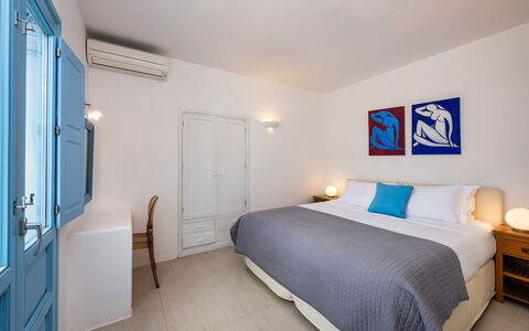 Guest House Zephyros: Möbel, Interior Design, Fussboden, Flooring, Decke, Wohnung, Zimmer, Stuhl, Bett, Schlafzimmer