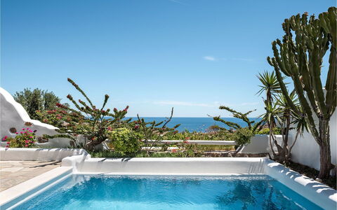Guest House Zephyros: Blau, Resort, Blumentopf, Meer, Eco Hotel, Schwimmbad, Zimmerpflanze, Ozean, Küste, Tropen