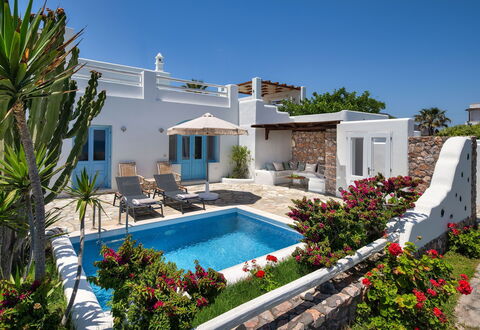 Guest House Zephyros: Blau, Resort, Blumentopf, Schwimmbad, Zimmerpflanze, Estate, Design, Villa, Schatten, Landscaping