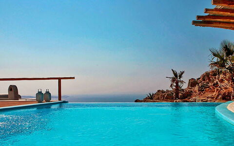 Sunkiss Villa: Blau, Wasser, Gewässer, Schwimmbad, Resort, Meer, Eco Hotel, Freizeit, Ozean, Gartenmöbel