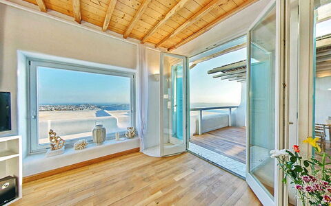 Sunkiss Villa: Fussboden, Flooring, Wohnung, Decke, Balkon, Holzboden, Daylighting, Hotel, Hartholz, Penthouse