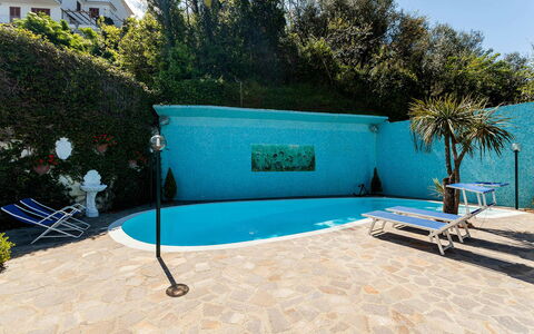 Villa Angel: Blau, Schwimmbad, Wasser, Verbundwerkstoff, Resort, Freizeit, Gartenmöbel, Eco Hotel, Schatten, Landscaping