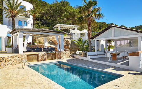 Villa Ariel: Schwimmbad, Resort, Gartenmöbel, Schatten, Estate, Stuhl, Eco Hotel, Freizeit, Villa, Hotel
