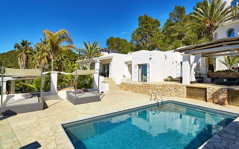 Villa Ariel: Resort, Schwimmbad, Schatten, Eco Hotel, Freizeit, Tropen, Estate, Gartenmöbel, Hotel